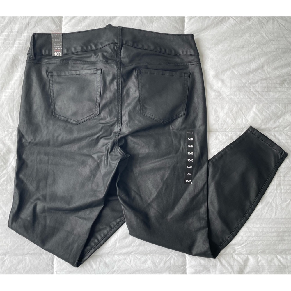 NWT TORRID JEGGING - SUPER SOFT COATED BLACK Size 16R Plus Size Jeggings